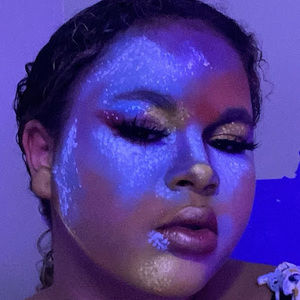 Meet your Posher, Nia
